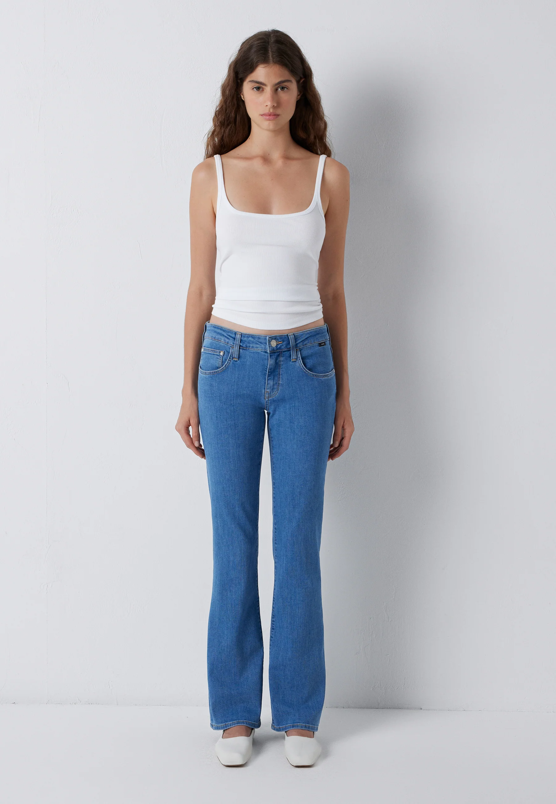BELLA MID-RISE | Mid-Rise, Slim Bootcut - Image 3
