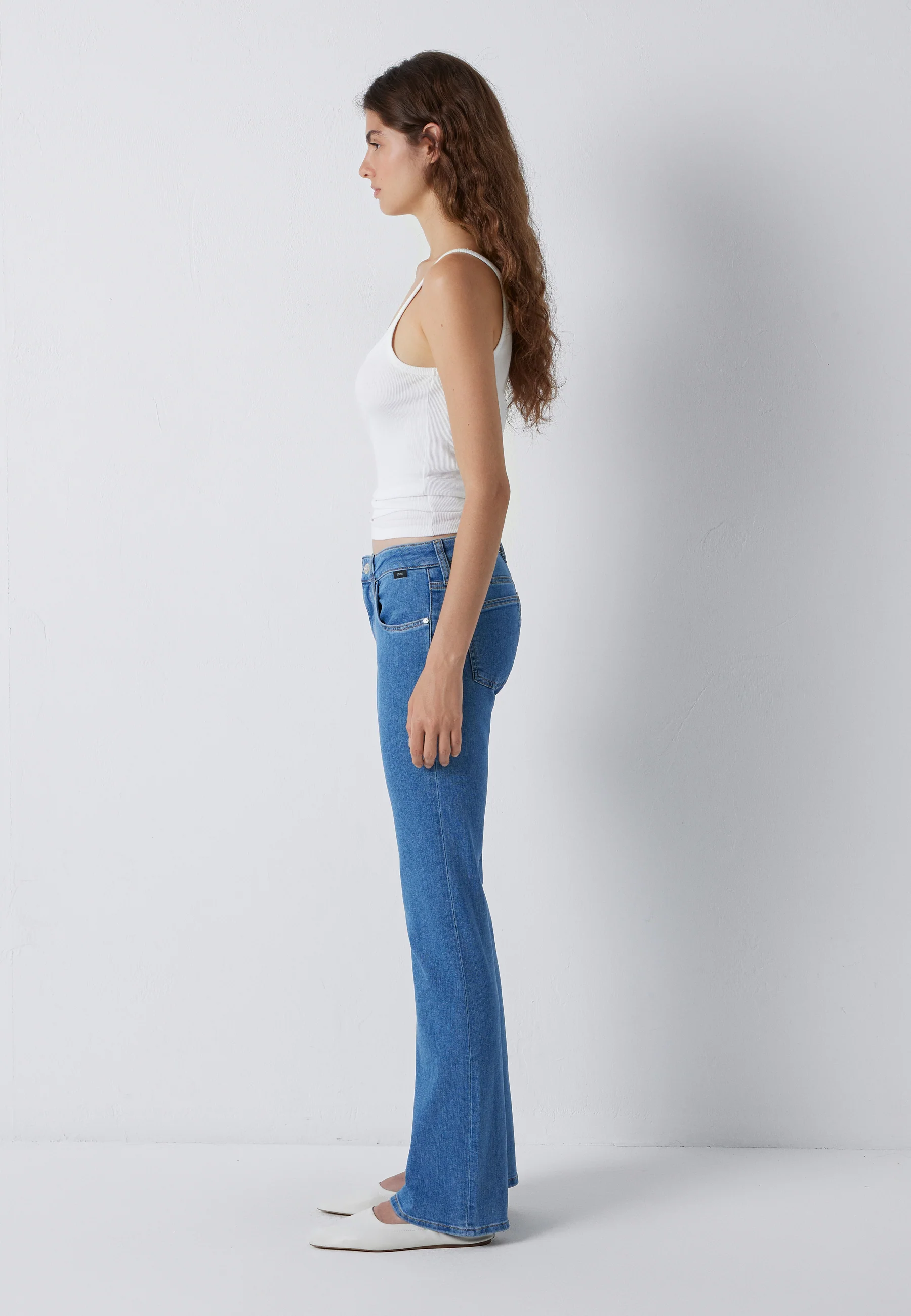 BELLA MID-RISE | Mid-Rise, Slim Bootcut - Image 4