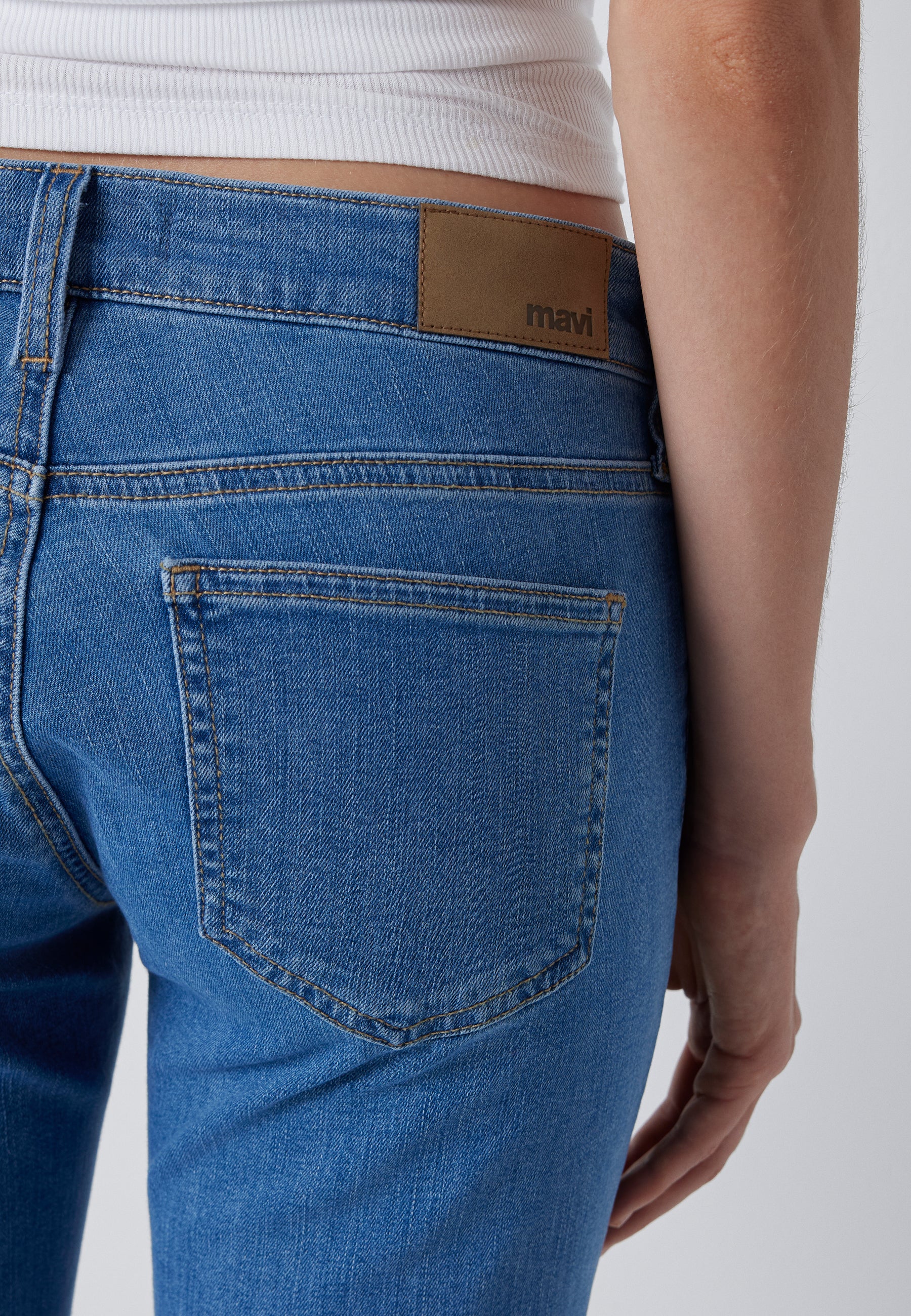 BELLA MID-RISE | Mid-Rise, Slim Bootcut - Image 7