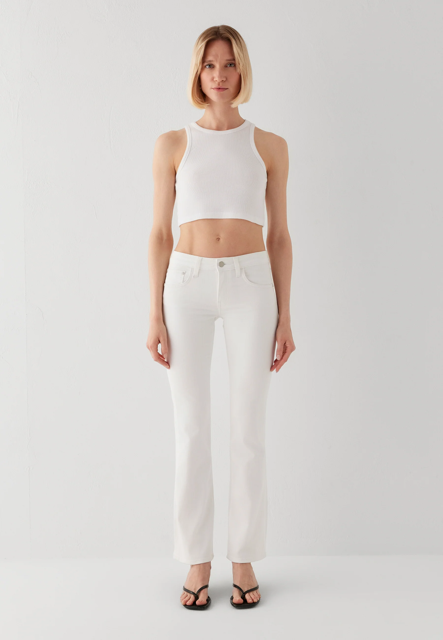 BELLA MID-RISE | Mid-Rise, Slim Bootcut - Image 3
