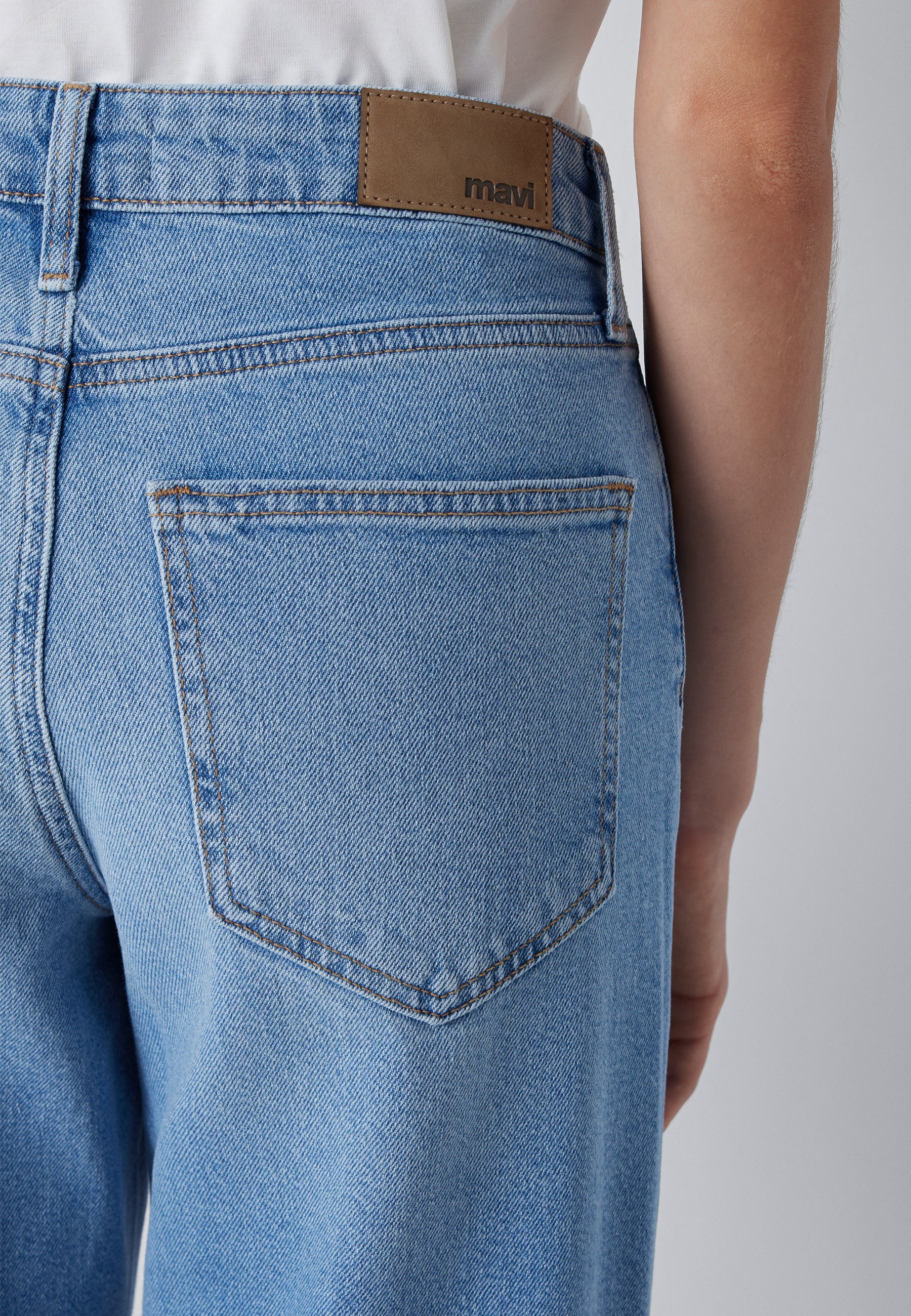 LEILA | High-Rise, Baggy Jeans - Image 7