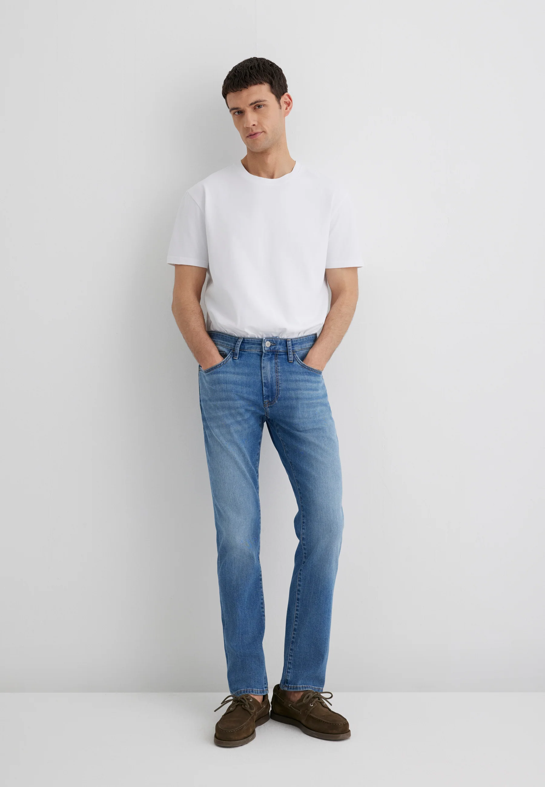 MARCUS | Slim Straight Leg, Zip Fly