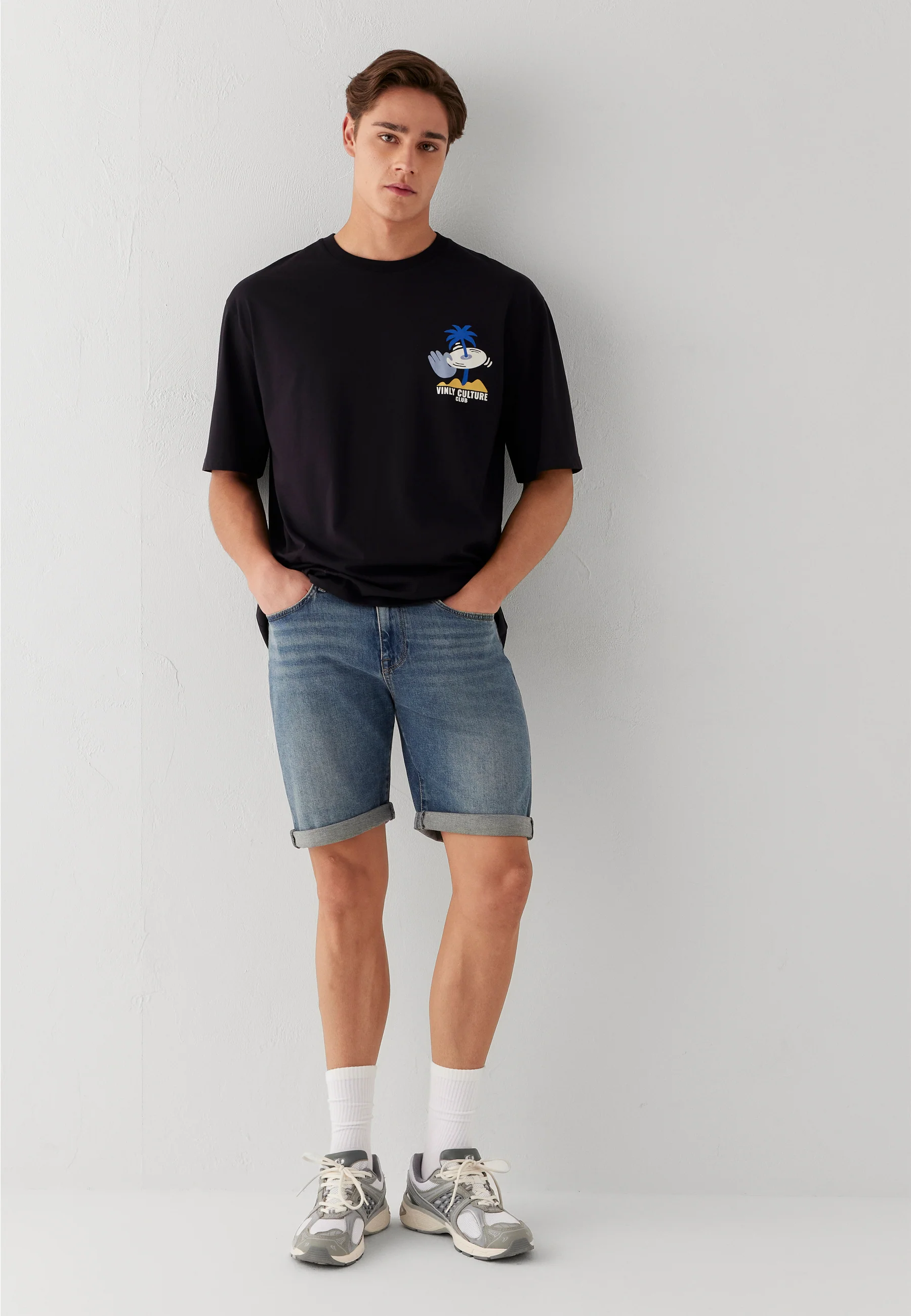 VINLY CULTURE CLUB TEE | T-Shirt mit Backprint - Image 3