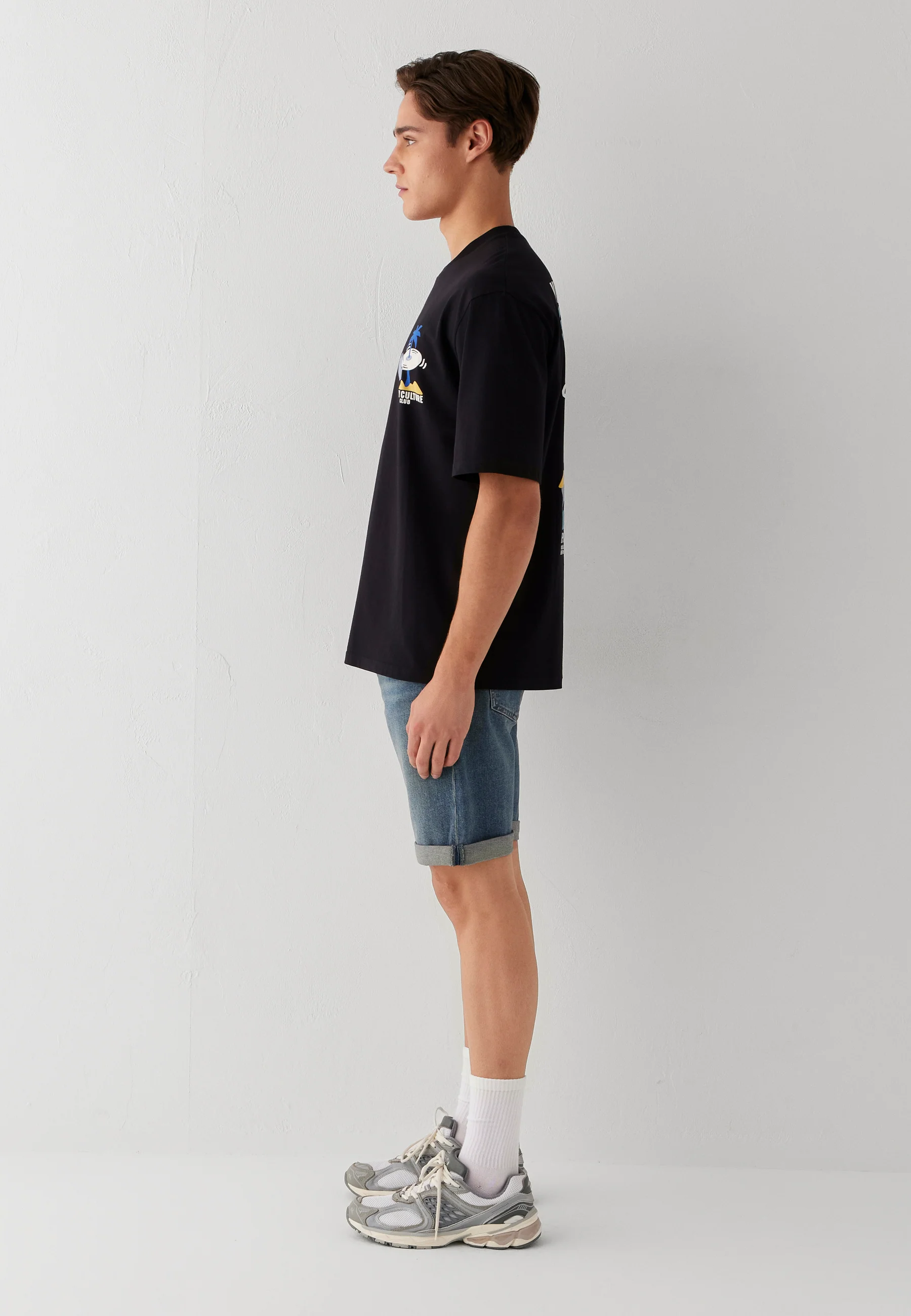 VINLY CULTURE CLUB TEE | T-Shirt mit Backprint - Image 4